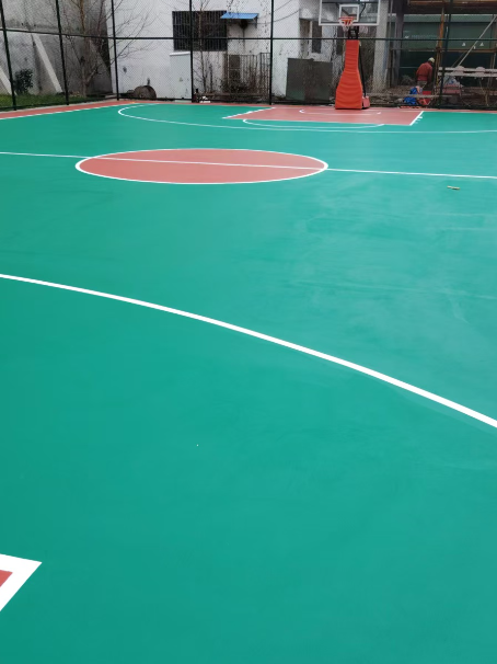 寿宁 球场长期使用易出现地面开裂